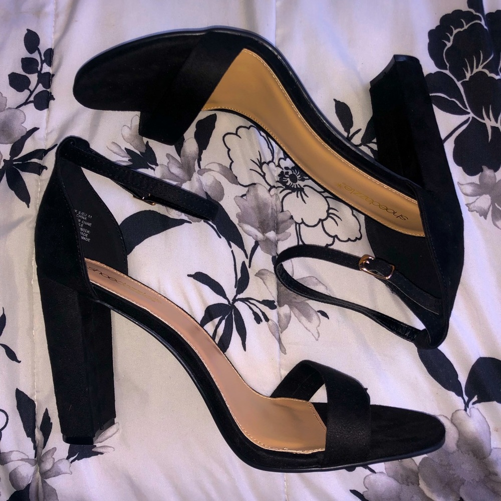 Shoe Dazzle Black Heeled Sandals Size 10